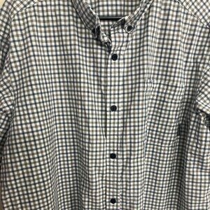Men’s Columbia, button-down shirt, size 2 XL.